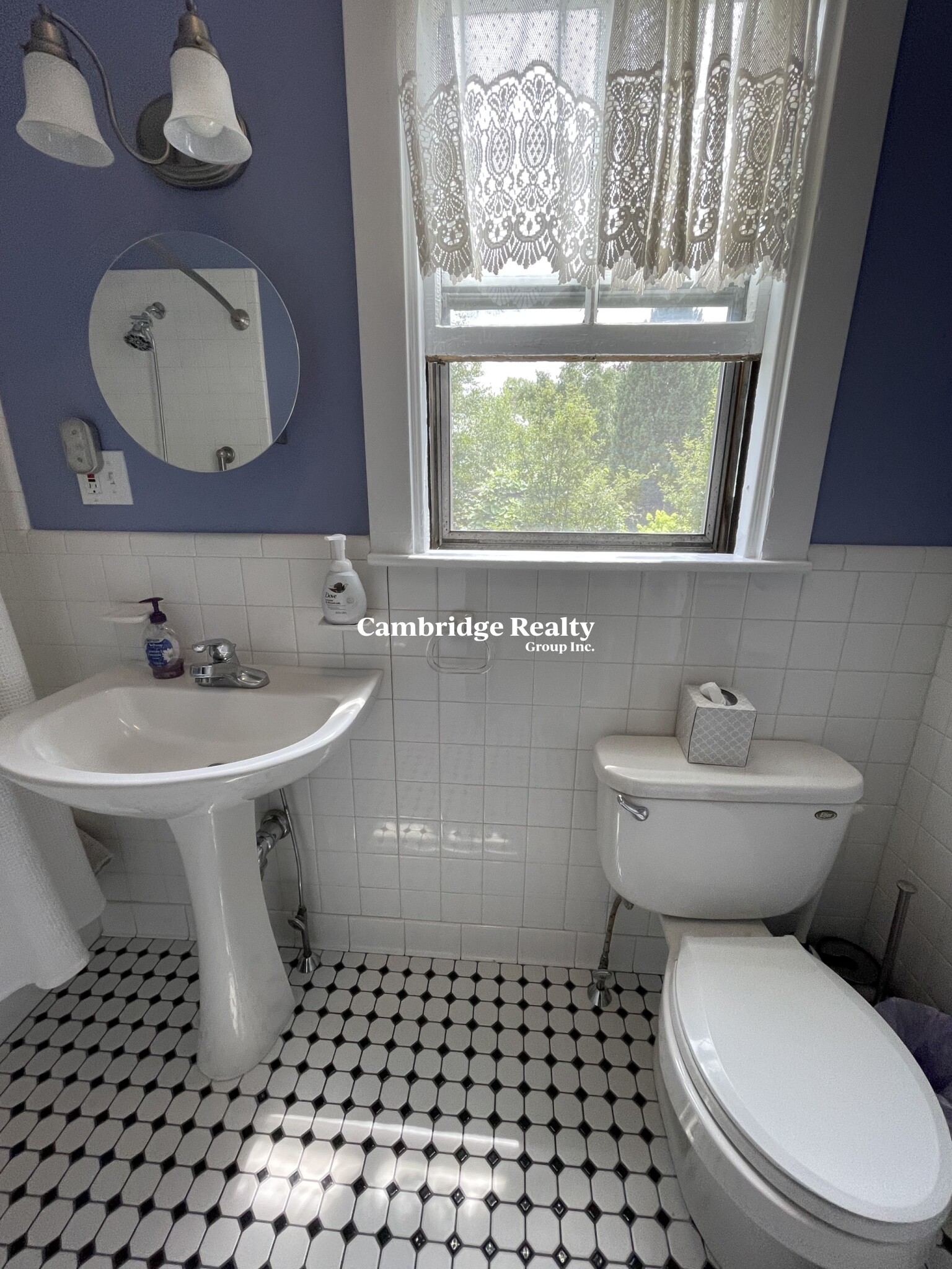 42 Huron Ave, Neighborhood Nine