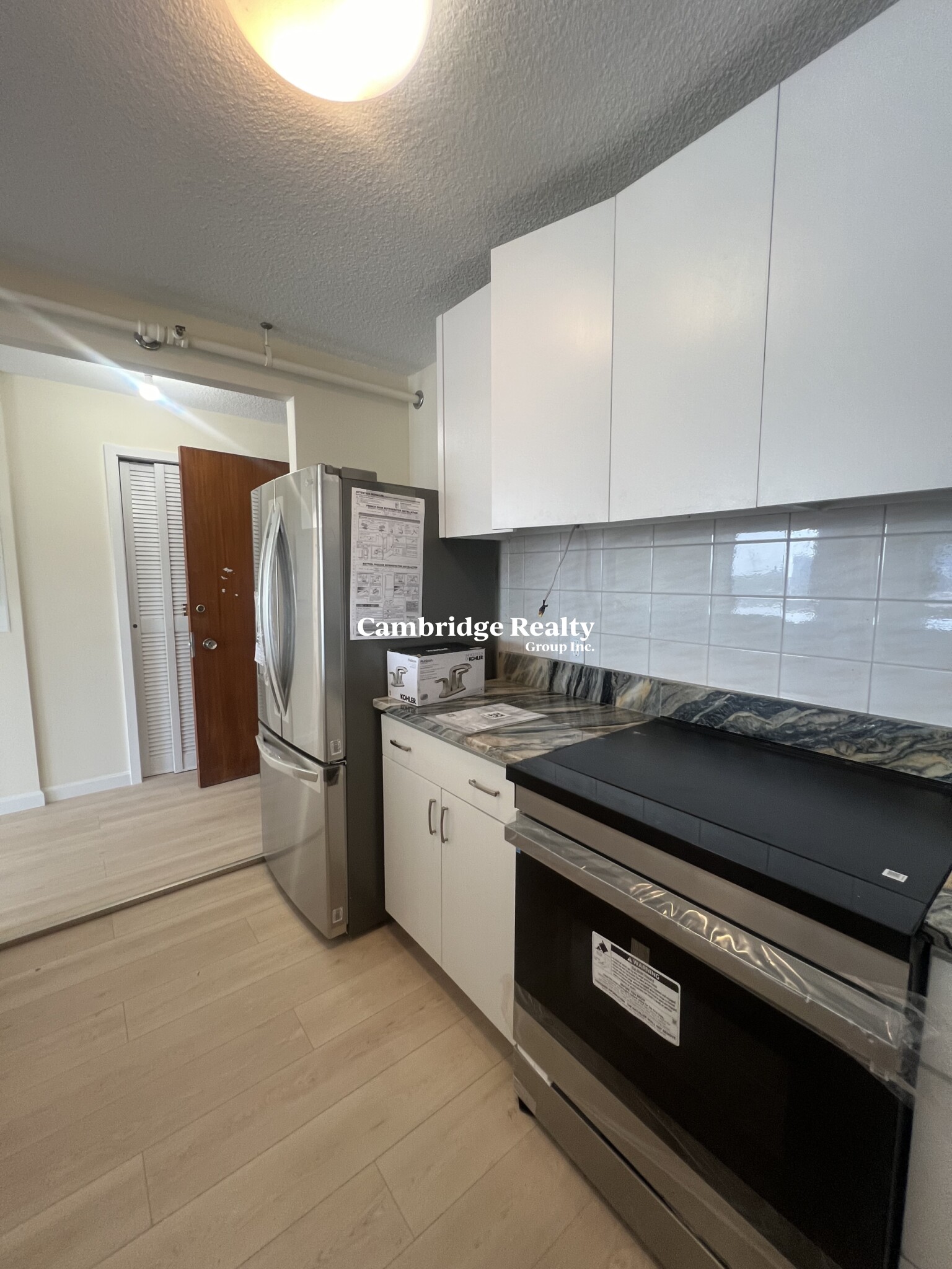 872 Massachusetts Ave, Riverside