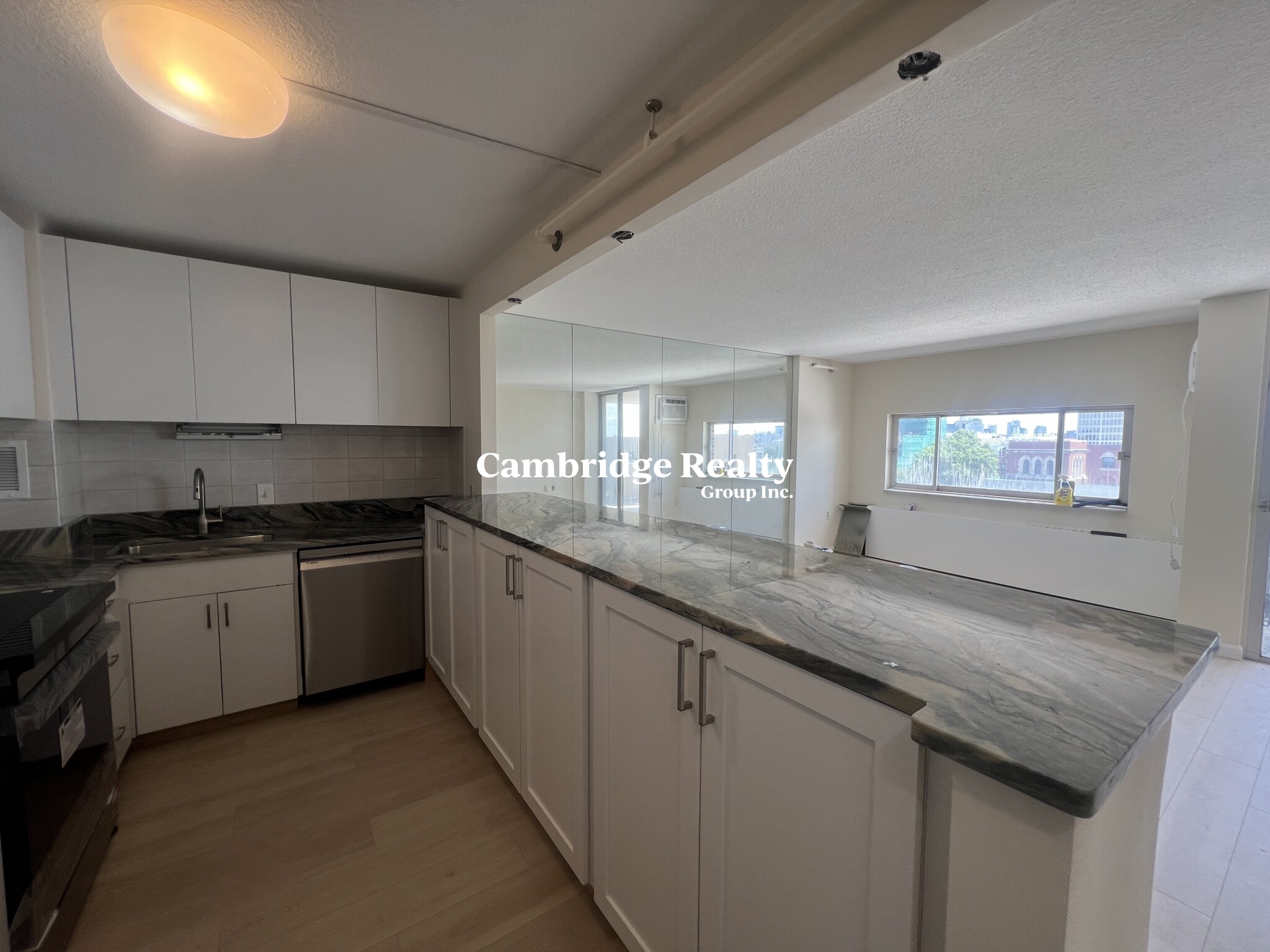 872 Massachusetts Ave, Riverside