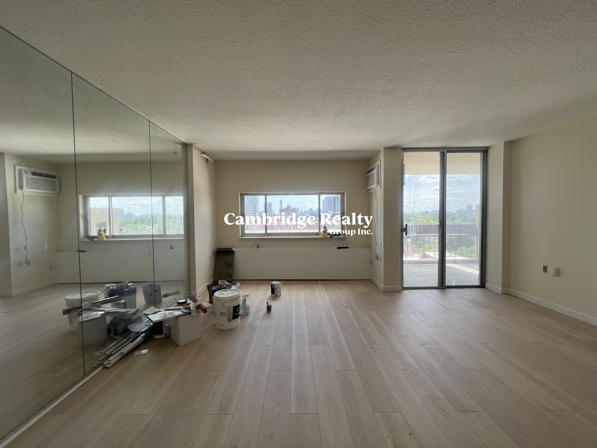 872 Massachusetts Ave, Riverside