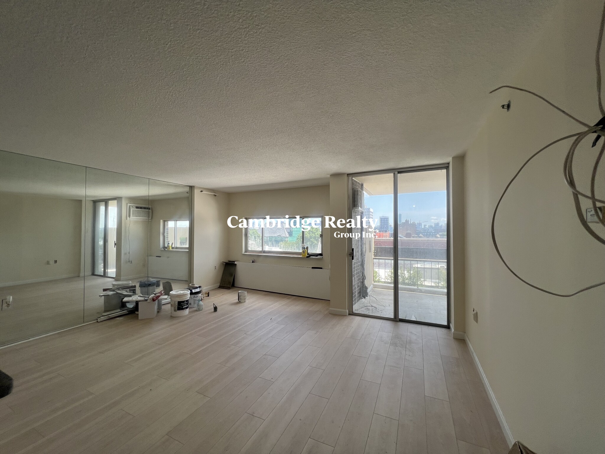 872 Massachusetts Ave, Riverside