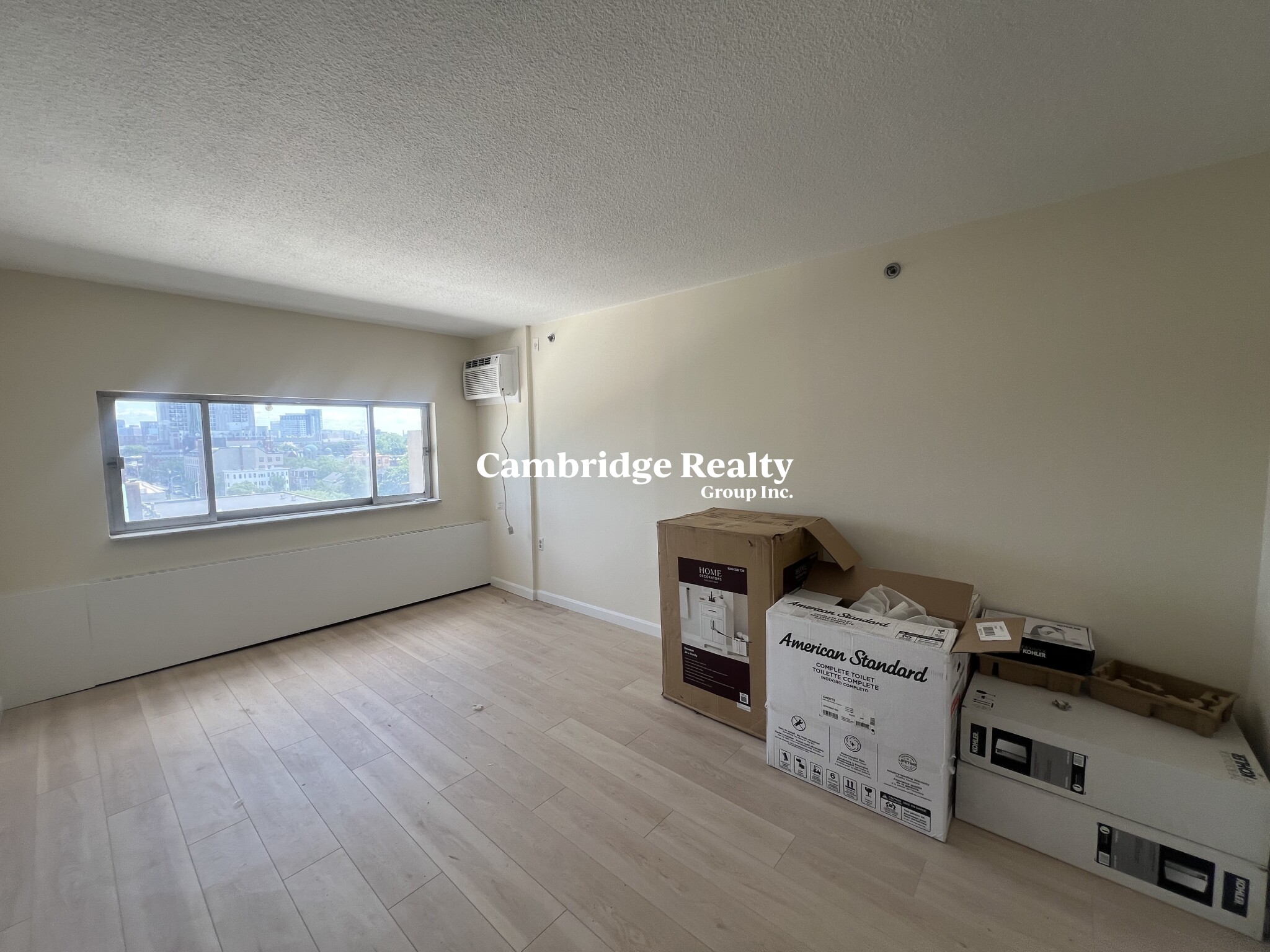 872 Massachusetts Ave, Riverside