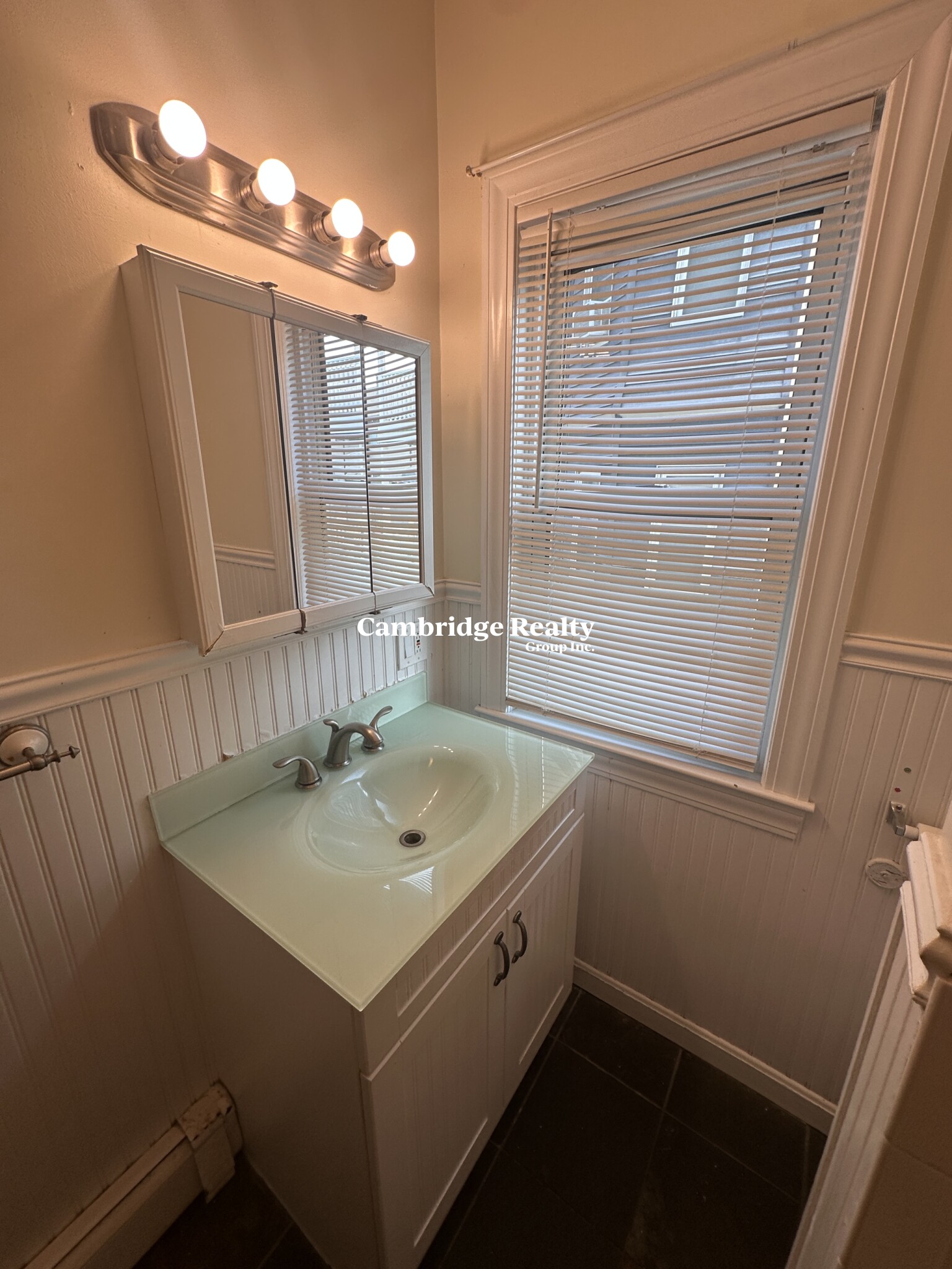 68 Kenmere Rd, Medford