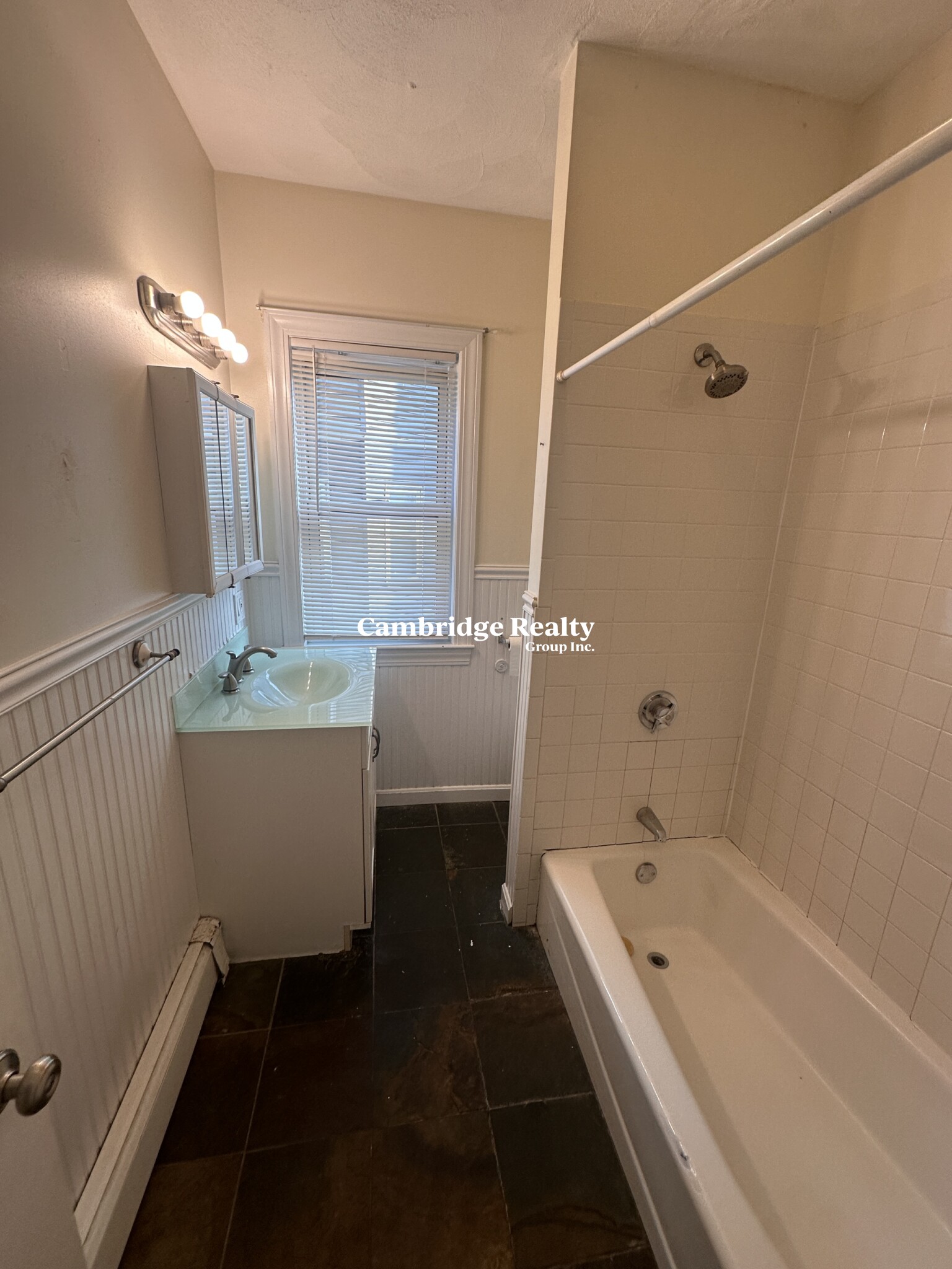 68 Kenmere Rd, Medford