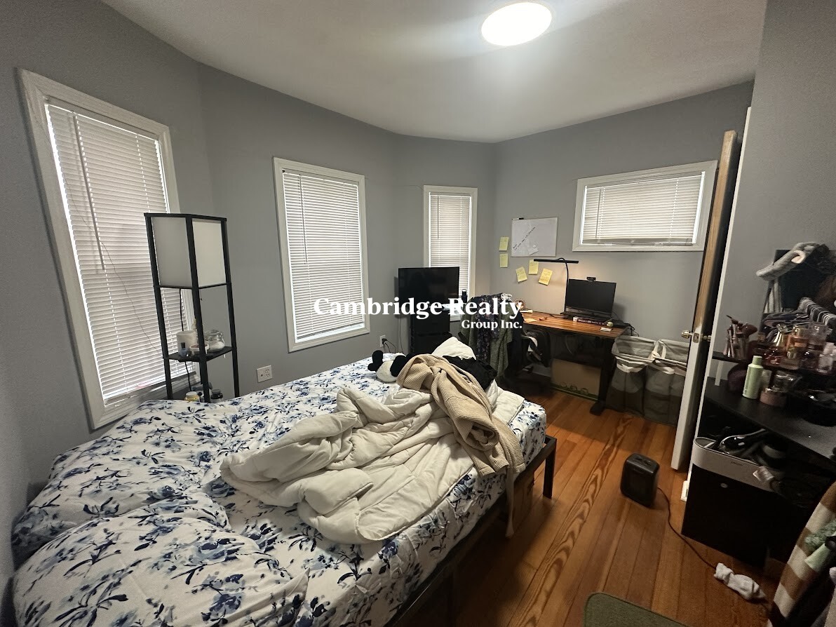 50 Derby St, Somerville