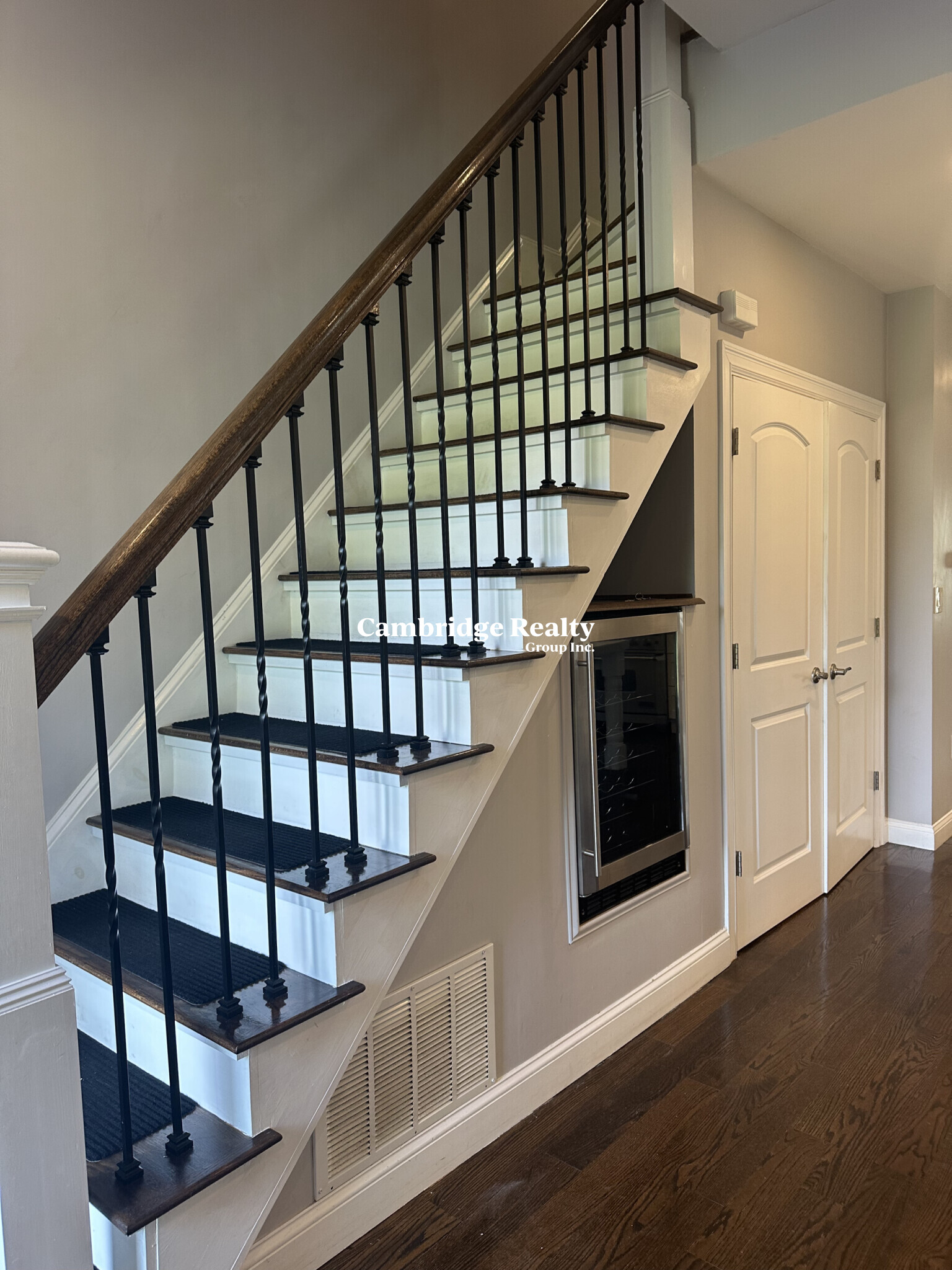 1 Perkins Pl, East Somerville