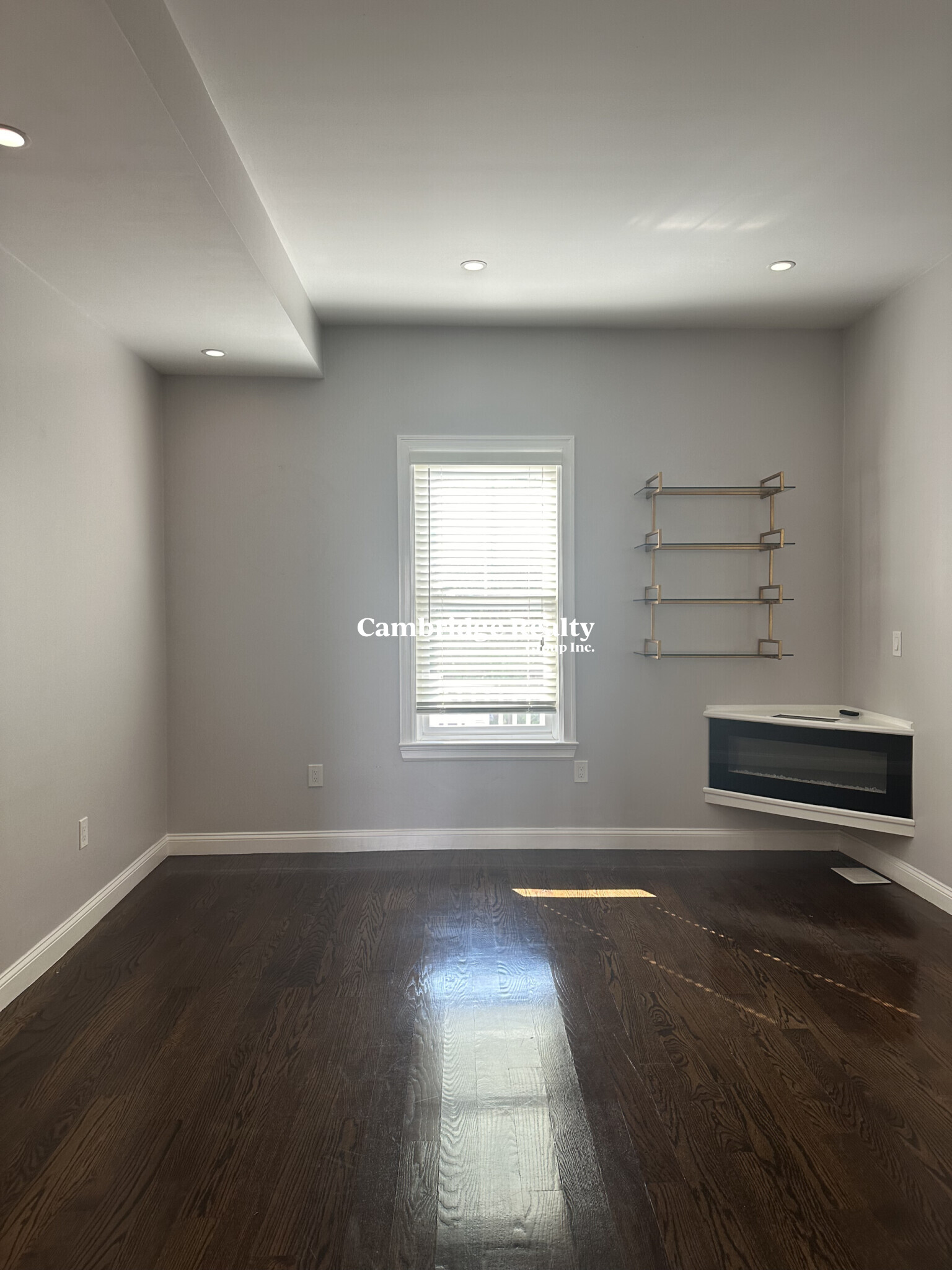 1 Perkins Pl, East Somerville