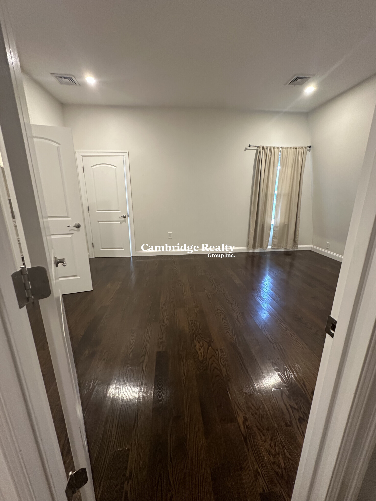 1 Perkins Pl, East Somerville