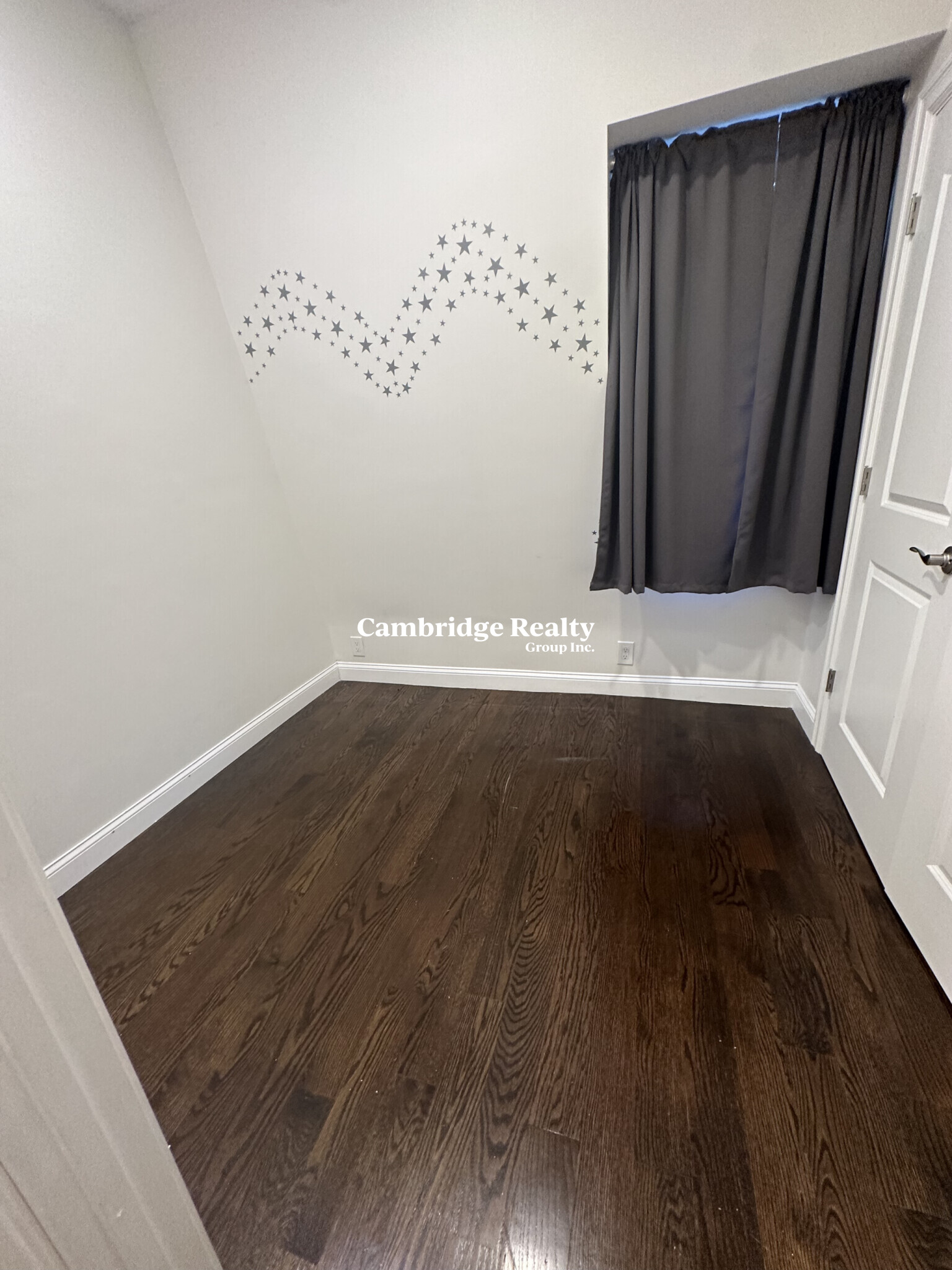 1 Perkins Pl, East Somerville