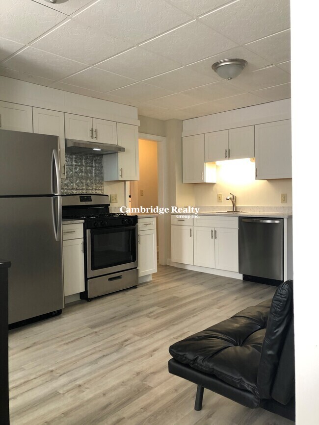 77 Lyman Ave, Medford