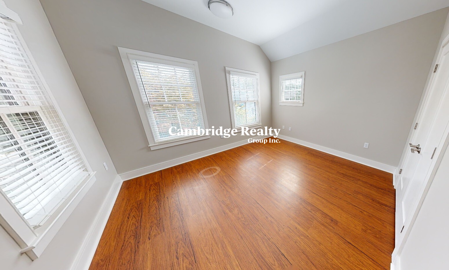 384 Harvard St, Mid-Cambridge