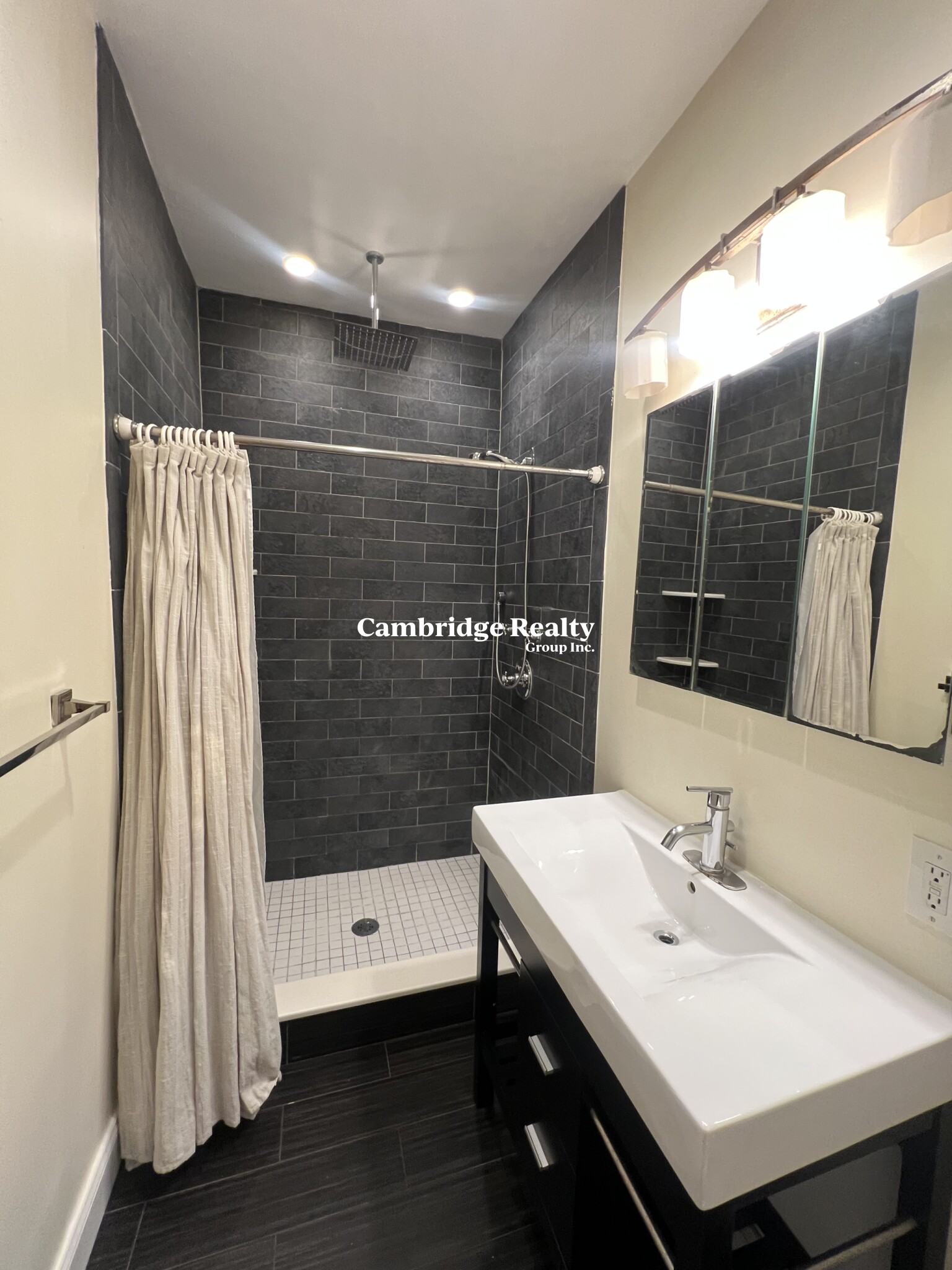 253 Washington St, The Port