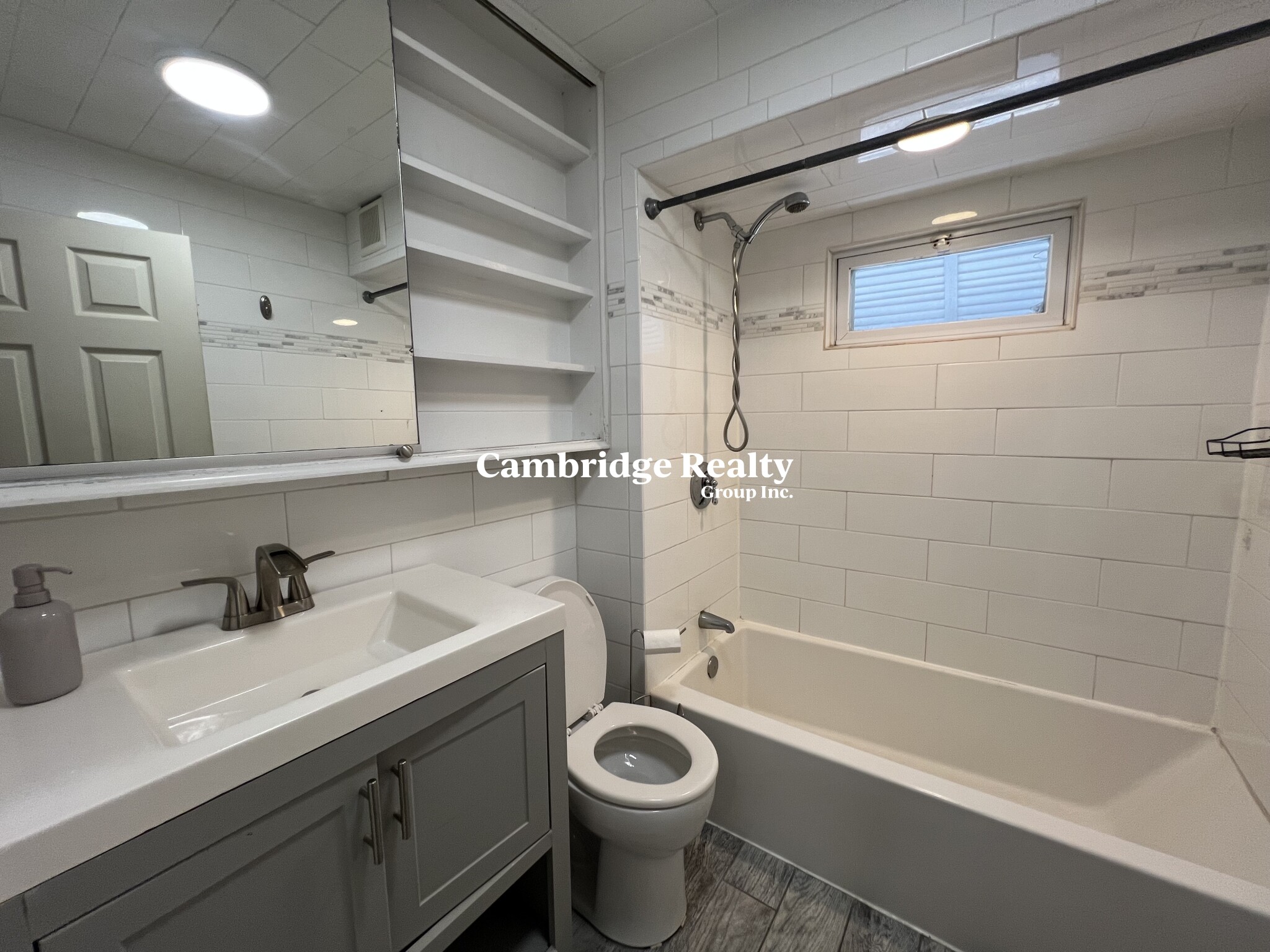 215 Cedar St, Powder House Square