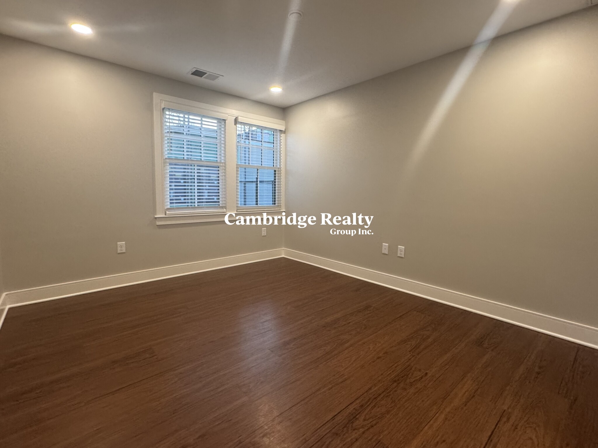 384 Harvard St, Mid-Cambridge