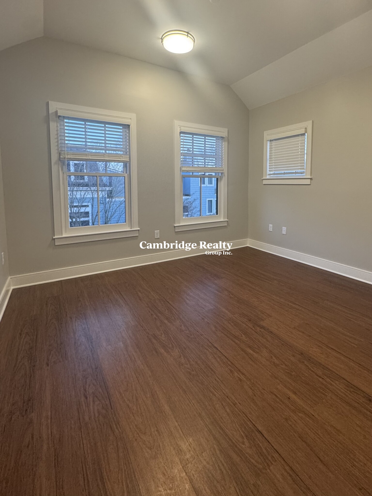 384 Harvard St, Mid-Cambridge