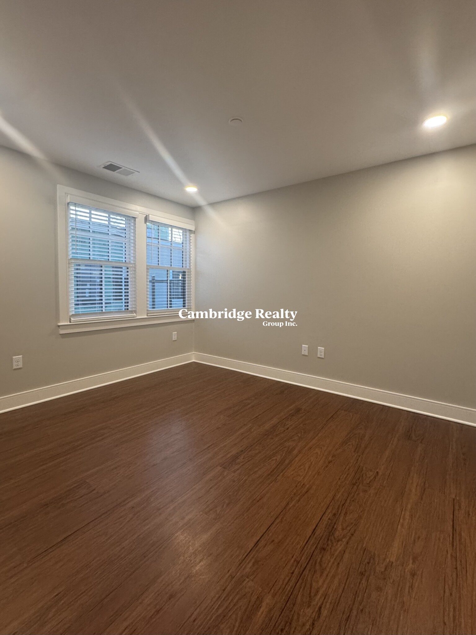 384 Harvard St, Mid-Cambridge
