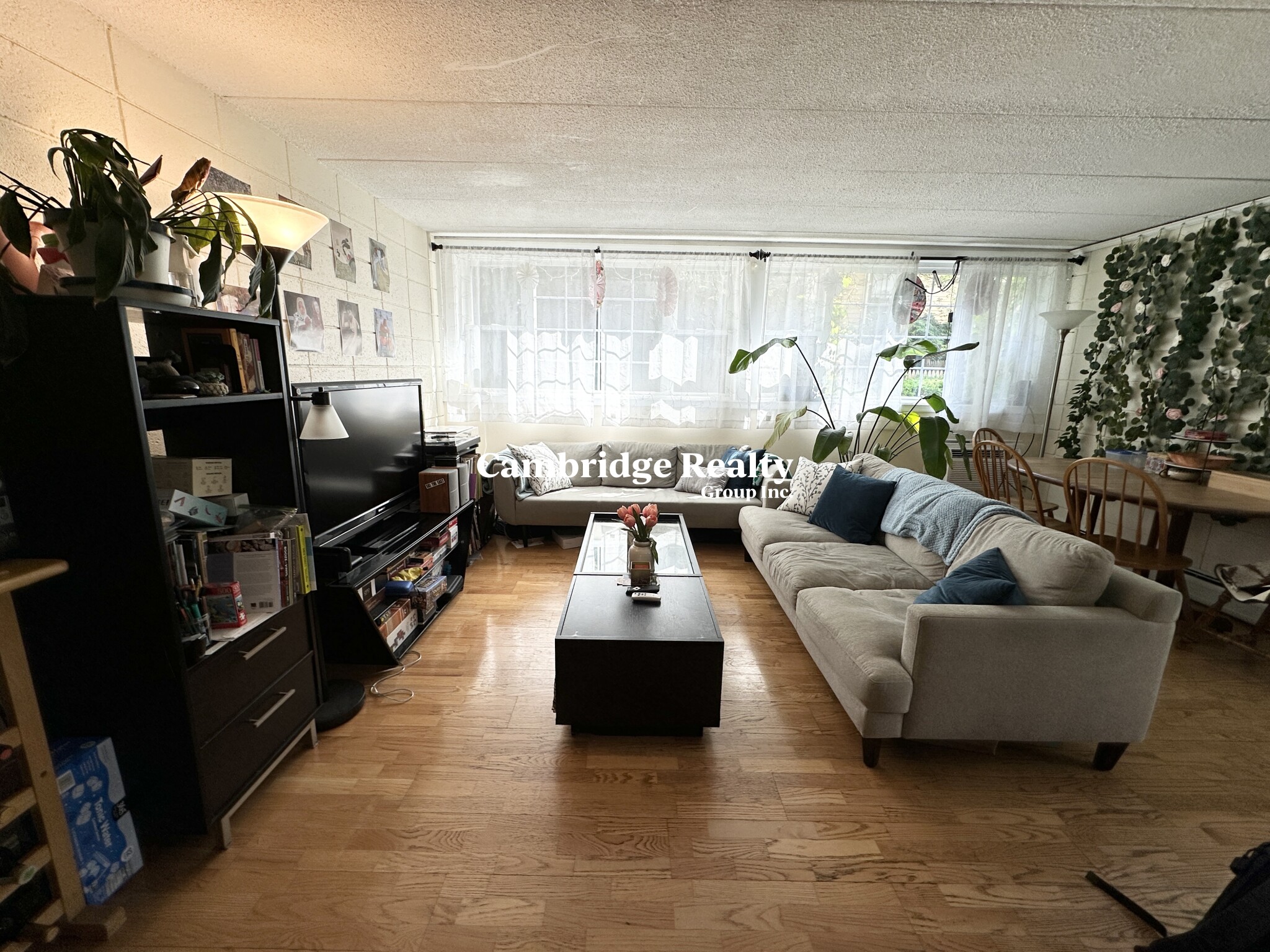 https://ygl-photos.s3.us-west-004.backblazeb2.com/28W6849f7bbab212.jpg