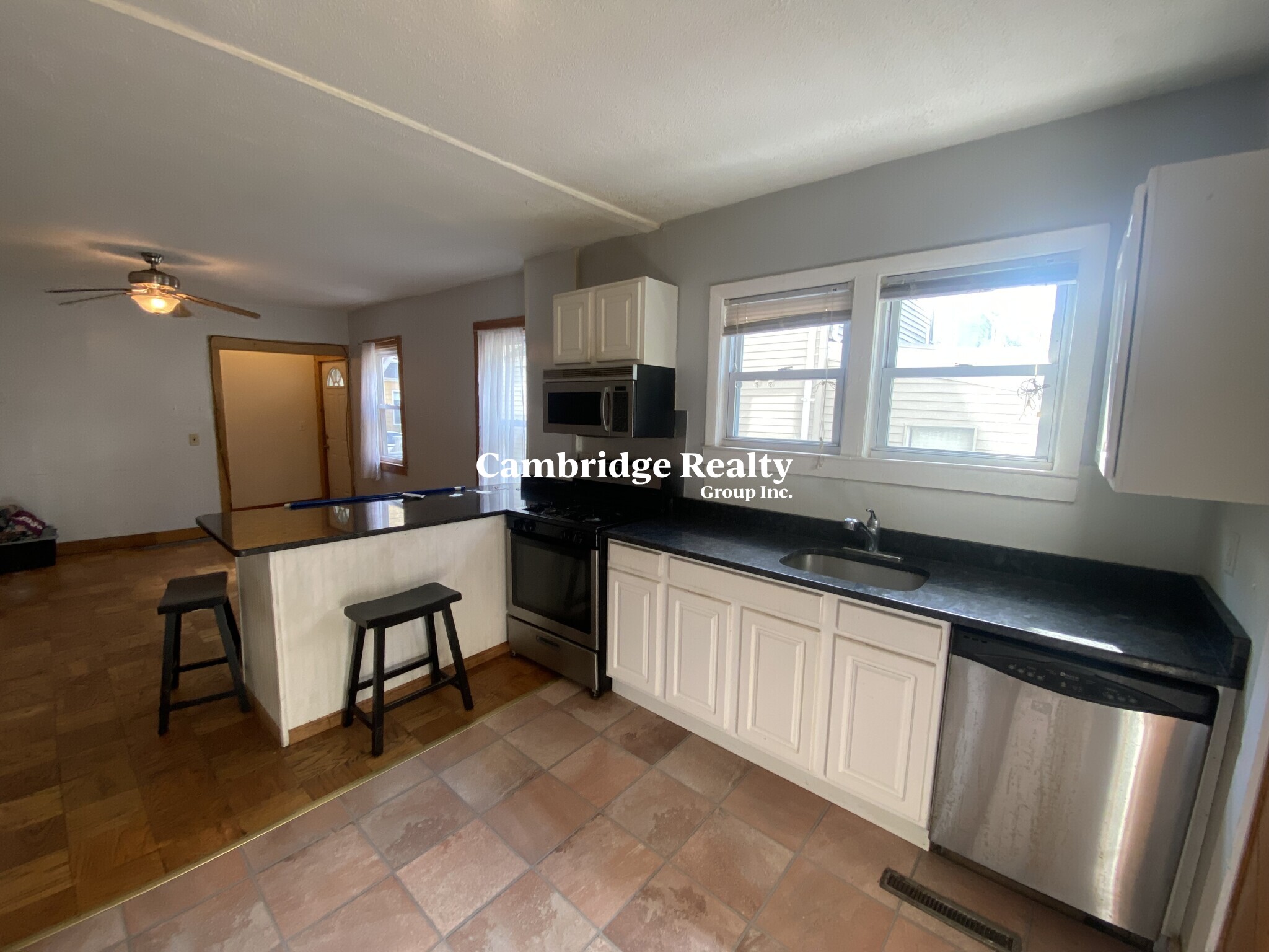13 Andrew St. - 4,200USD / month
