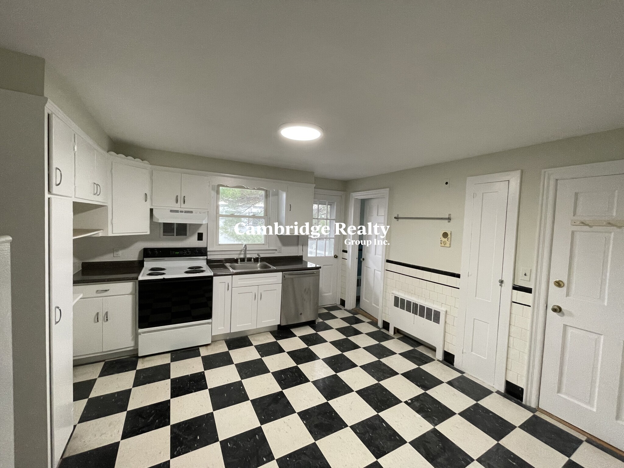 279 Washington St., Somerville, MA - 3,511 USD/ month