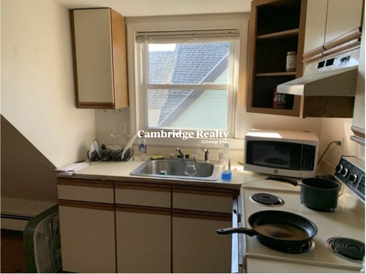 156 Morrison, Somerville, MA - 2,495 USD/ month