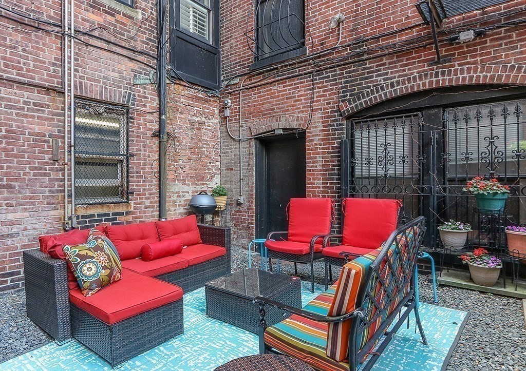 319 Dartmouth St, Back Bay