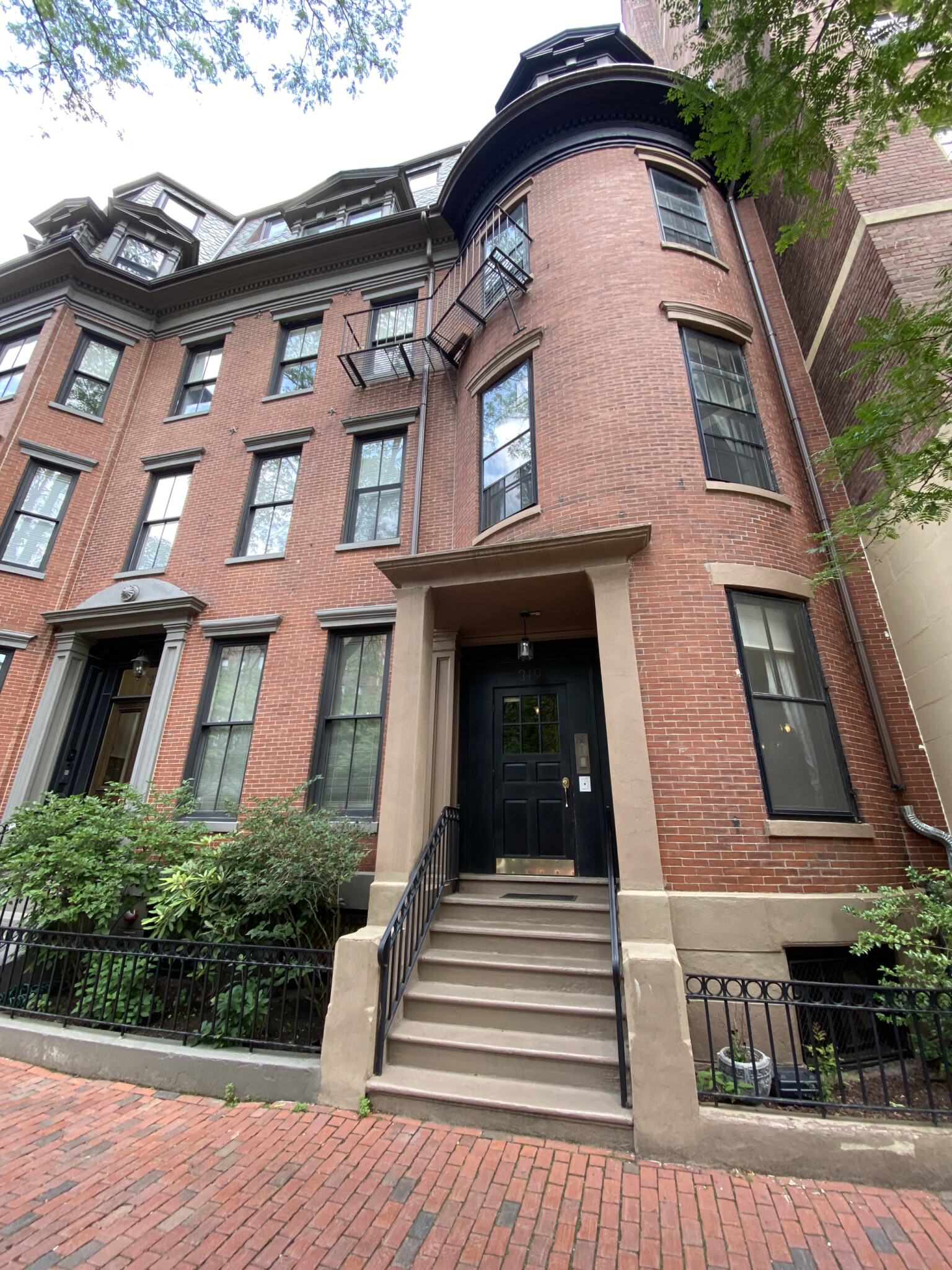 319 Dartmouth St, Back Bay