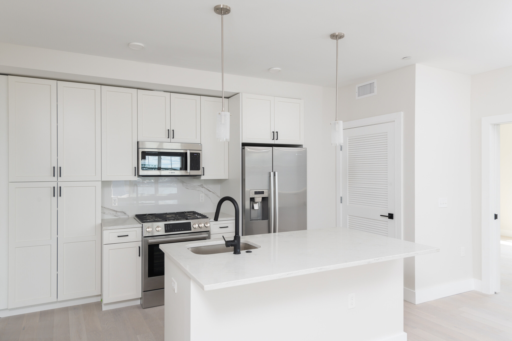 425 Border St., Boston, MA - 3,800 USD/ month