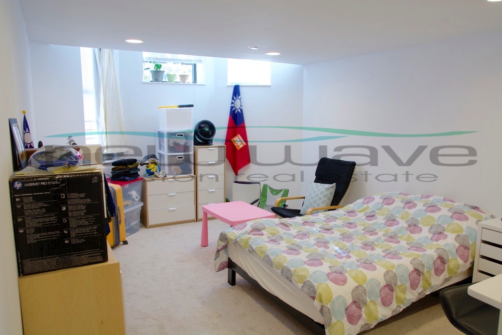 111 Queensberry St, Fenway