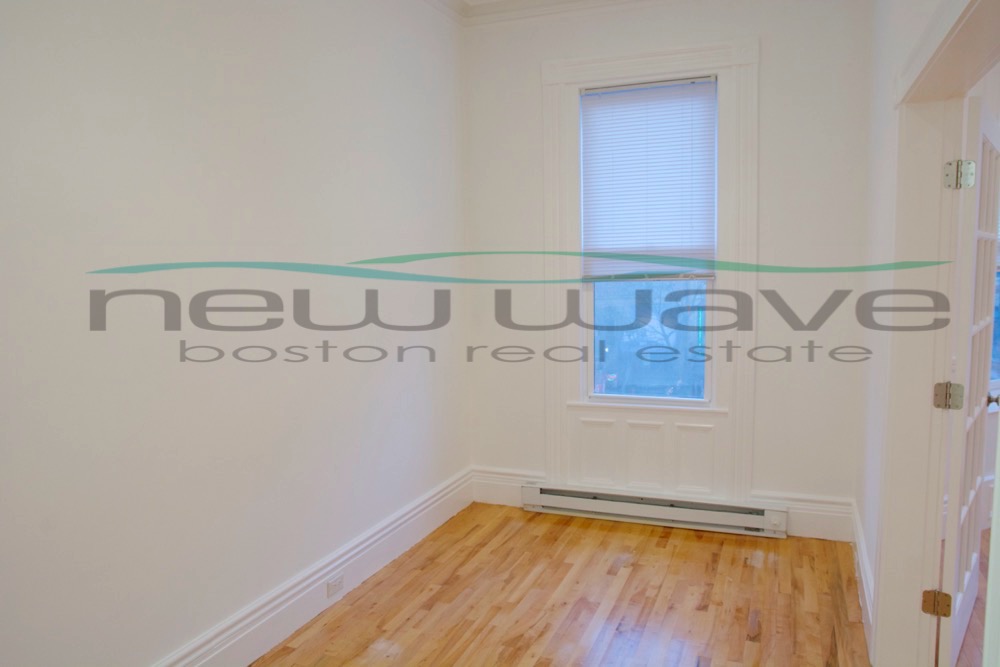 254 Newbury St, Back Bay