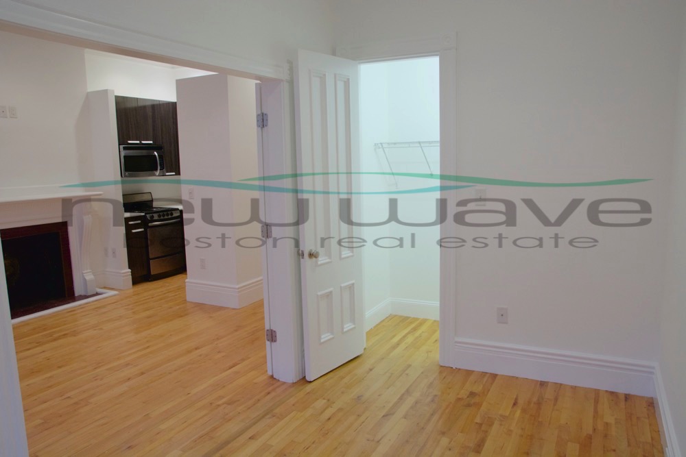 254 Newbury St, Back Bay