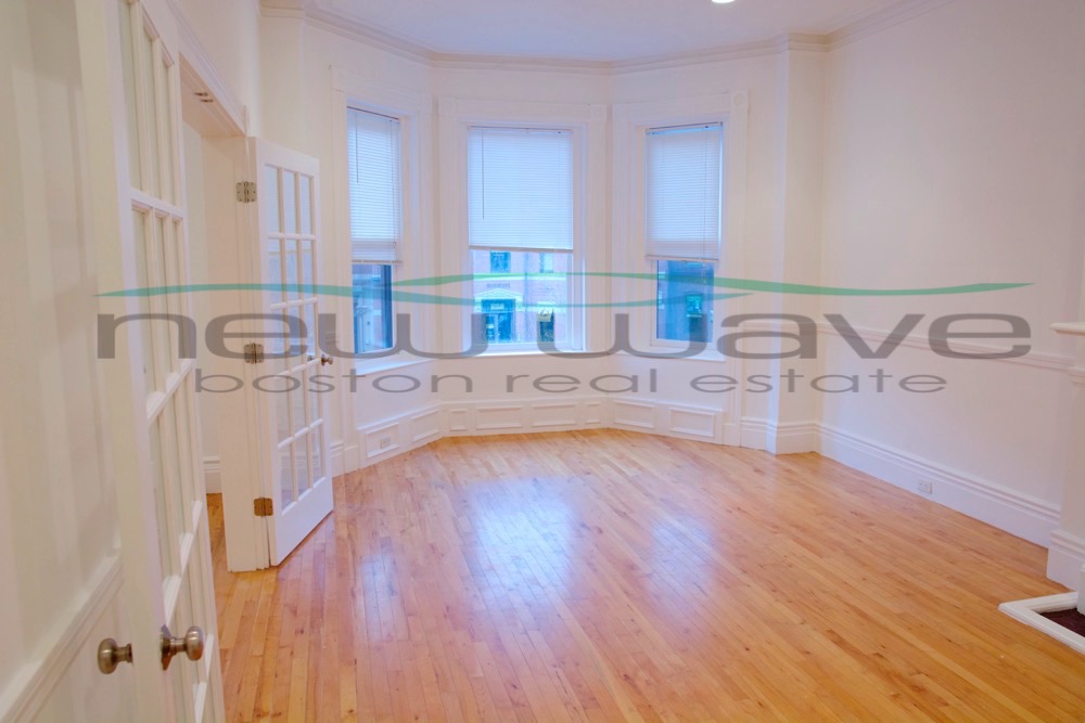 254 Newbury St, Back Bay