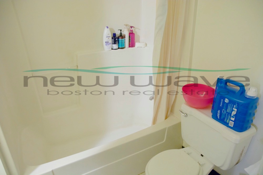 102 Queensberry St, Fenway