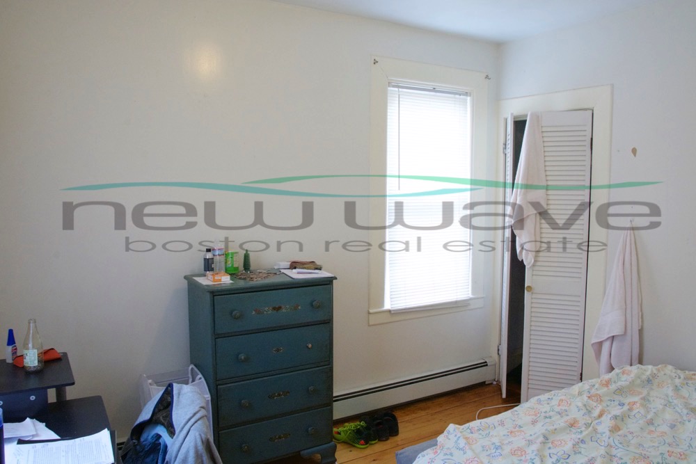 4 bed, 1 bath apartment for rent at 203 Hillside St Unit 3, Mission Hill — photo 6 of 13