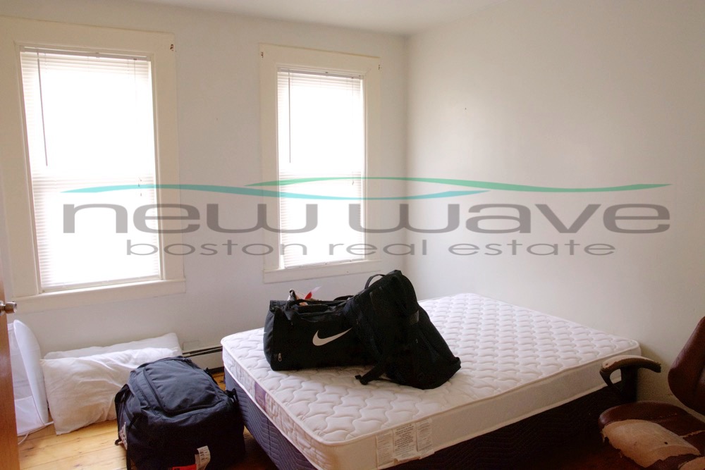 4 bed, 1 bath apartment for rent at 203 Hillside St Unit 3, Mission Hill — photo 8 of 13