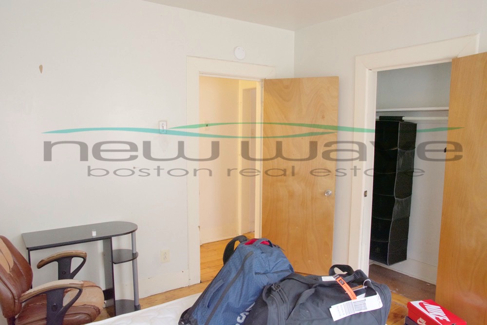 4 bed, 1 bath apartment for rent at 203 Hillside St Unit 3, Mission Hill — photo 9 of 13