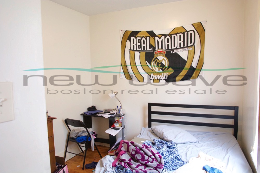 4 bed, 1 bath apartment for rent at 203 Hillside St Unit 3, Mission Hill — photo 10 of 13