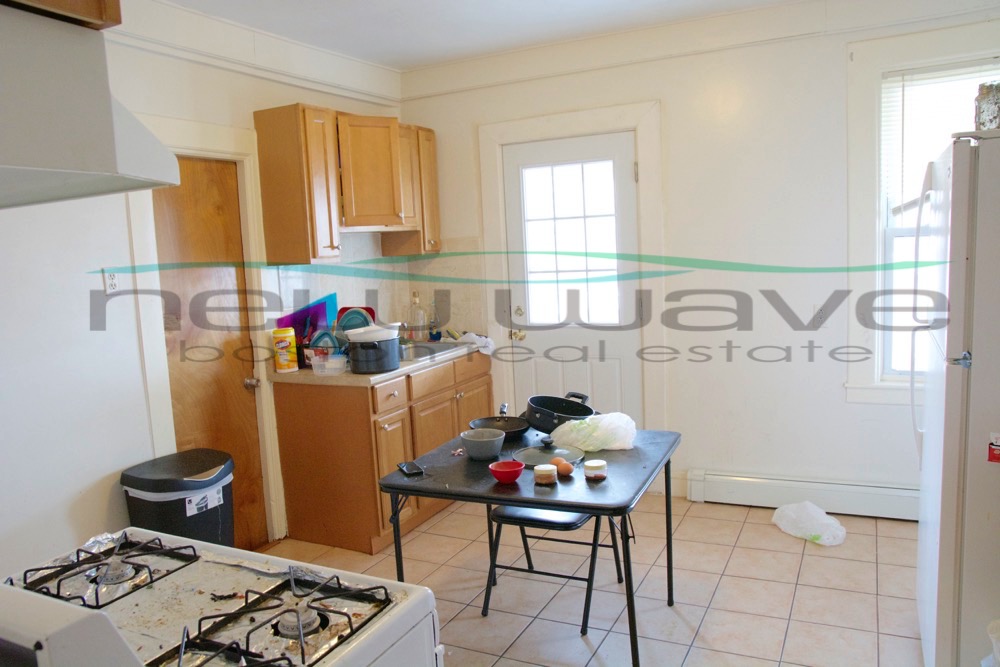 4 bed, 1 bath apartment for rent at 203 Hillside St Unit 3, Mission Hill — photo 11 of 13