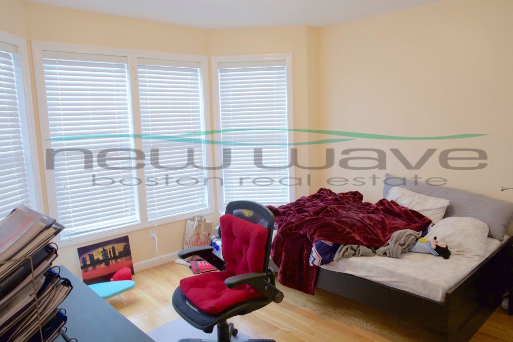 207 Hillside St, Mission Hill