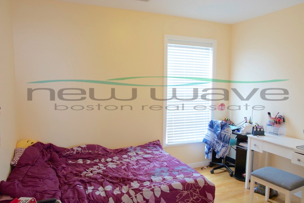 207 Hillside St, Mission Hill