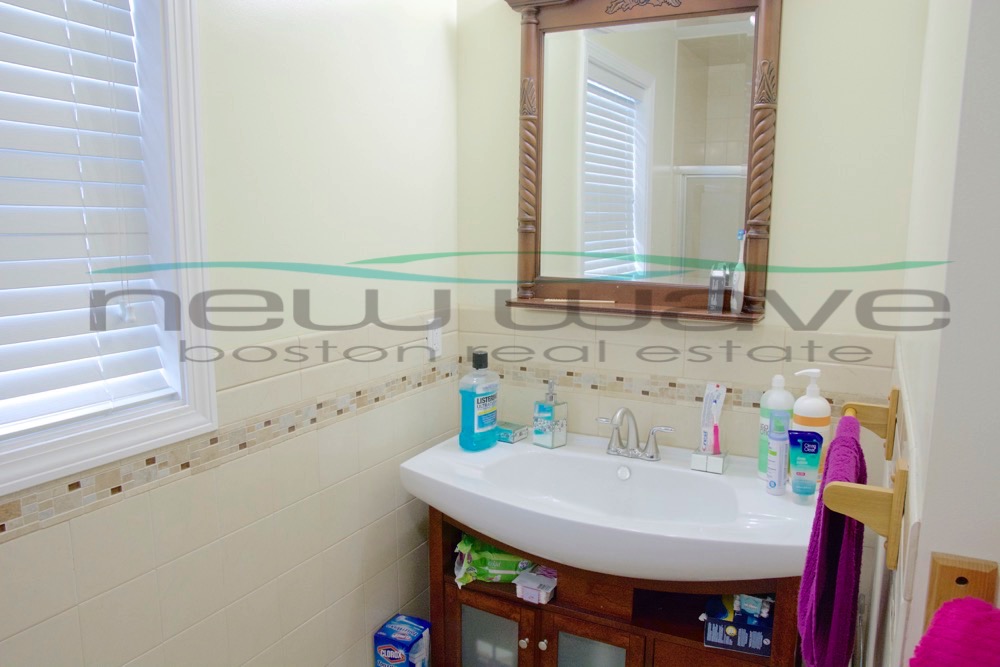 207 Hillside St, Mission Hill