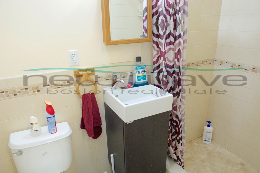 207 Hillside St, Mission Hill