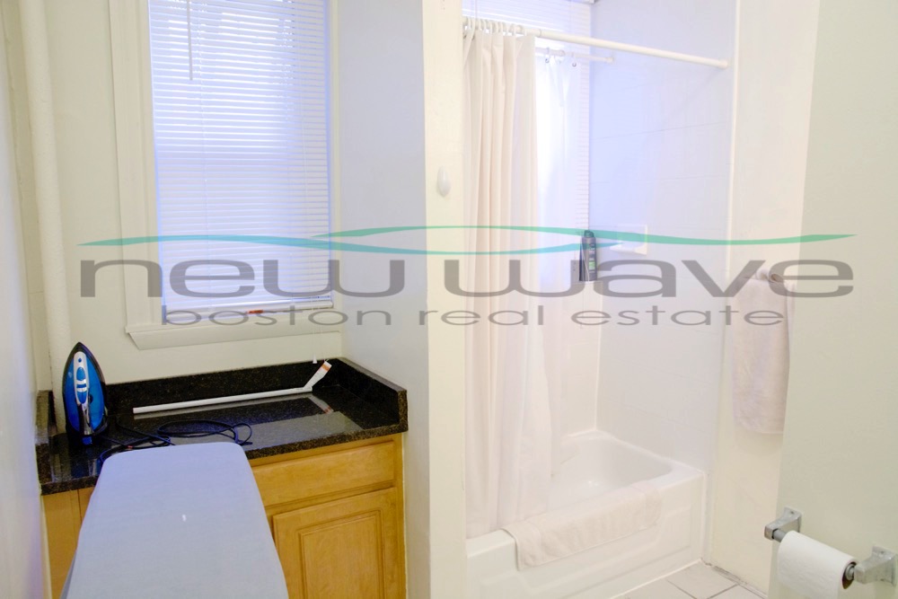 100 Queensberry St, Fenway