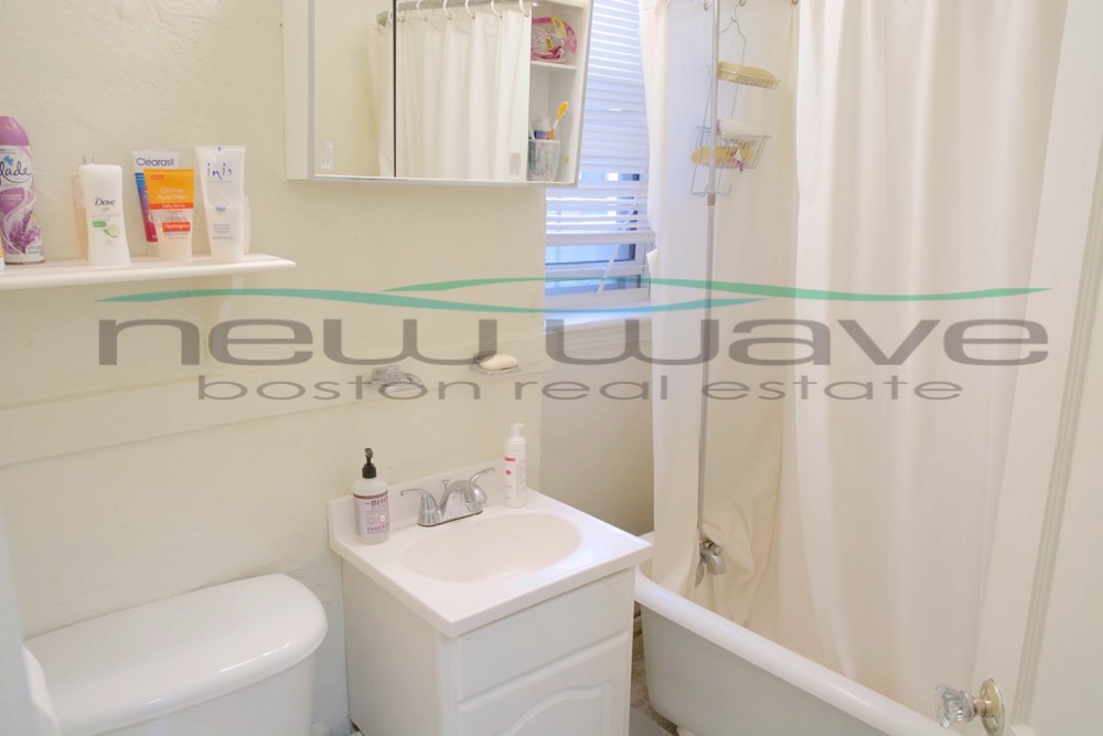 Studio bed, 1 bath apartment for rent at 191 Park Dr Unit 31, Fenway — photo 4 of 7