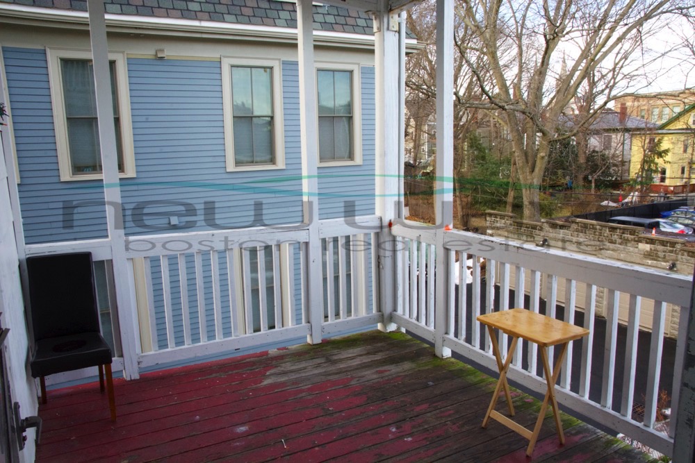 17 Hillside St, Mission Hill