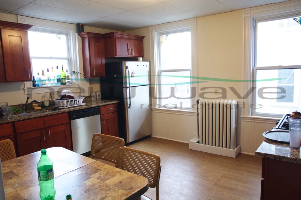 17 Hillside St, Mission Hill