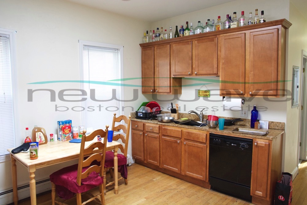 143 Hillside St, Mission Hill