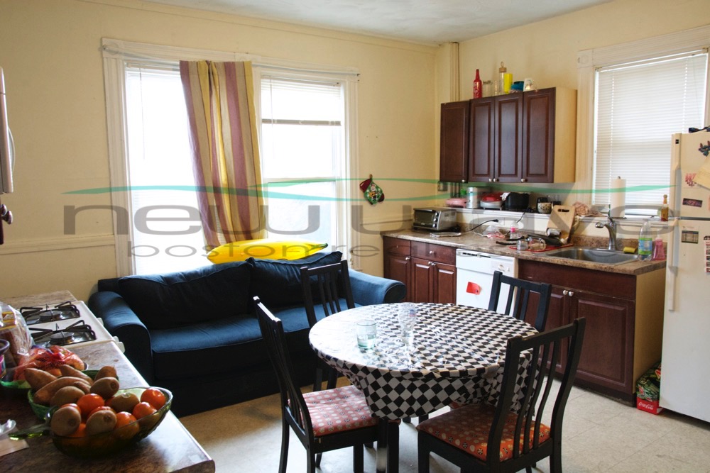 129 Saint Alphonsus St, Mission Hill