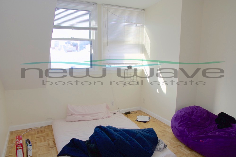 2 bed, 1 bath apartment for rent at 12 Hancock St Unit PHD, Beacon Hill — photo 2 of 8
