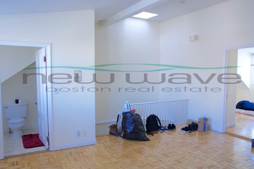 2 bed, 1 bath apartment for rent at 12 Hancock St Unit PHD, Beacon Hill — photo 4 of 8