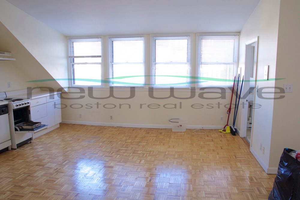 2 bed, 1 bath apartment for rent at 12 Hancock St Unit PHD, Beacon Hill